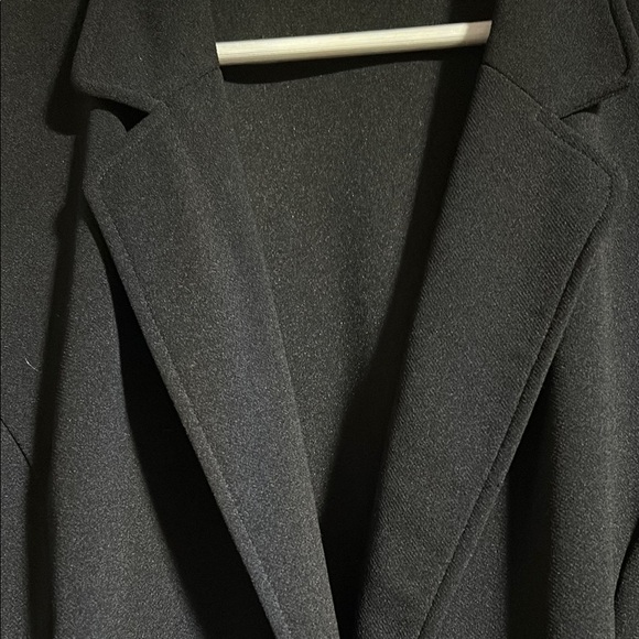Black Classic Suit Jacket with Tailored Fit - Picture 4 of 6